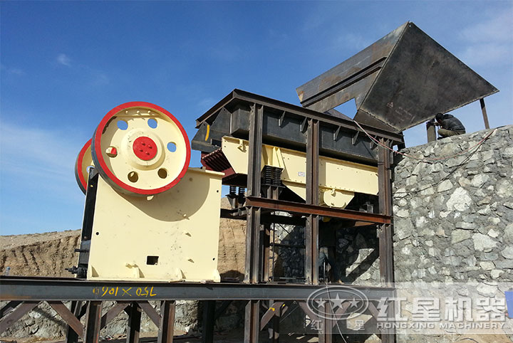 玄武巖顎式破碎機(jī)現(xiàn)場 玄武巖顎式破碎機(jī)現(xiàn)場