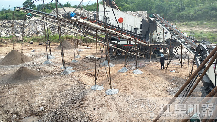 車載一體移動制沙機(jī)作業(yè)現(xiàn)場 車載一體移動制沙機(jī)作業(yè)現(xiàn)場
