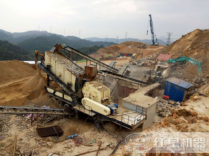 移動式碎石機作業(yè)現(xiàn)場 移動式碎石機作業(yè)現(xiàn)場