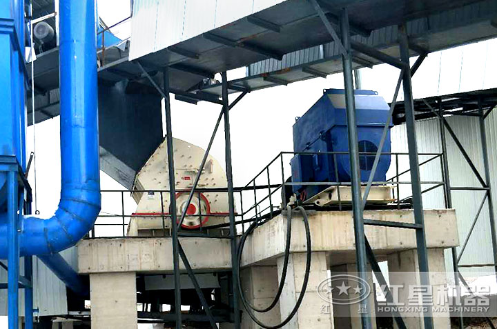 重錘式破碎機(jī)作業(yè)現(xiàn)場(chǎng) 重錘式破碎機(jī)作業(yè)現(xiàn)場(chǎng)