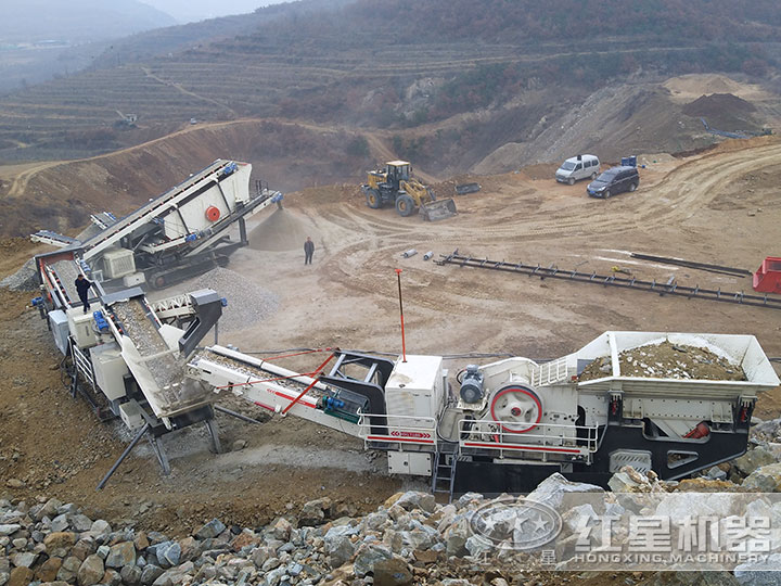 流動(dòng)磕石機(jī)生產(chǎn)現(xiàn)場 流動(dòng)磕石機(jī)生產(chǎn)現(xiàn)場