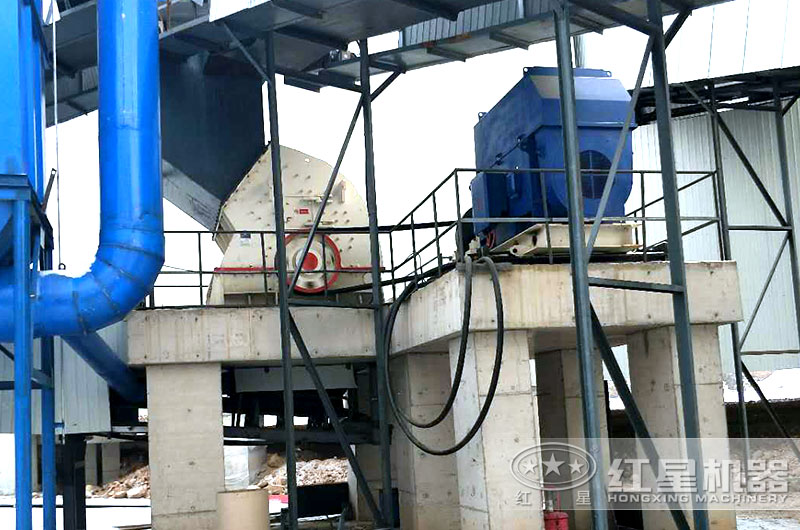 重錘式破碎機安裝現(xiàn)場 重錘式破碎機安裝現(xiàn)場