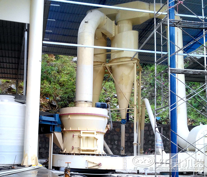 白云石磨粉機作業(yè)現(xiàn)場 白云石磨粉機作業(yè)現(xiàn)場