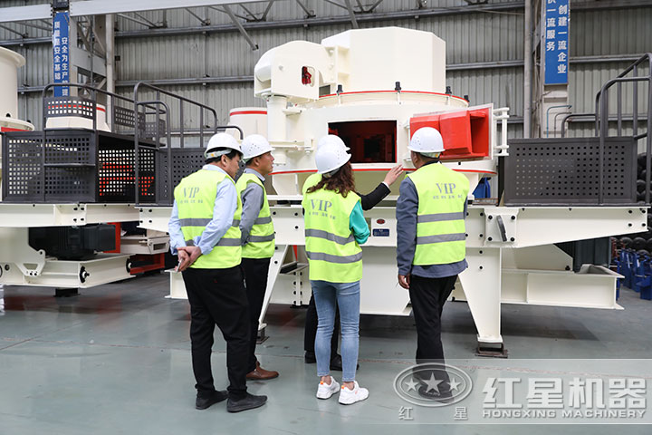 用戶(hù)到廠考察打黃沙機(jī)器 用戶(hù)到廠考察打黃沙機(jī)器