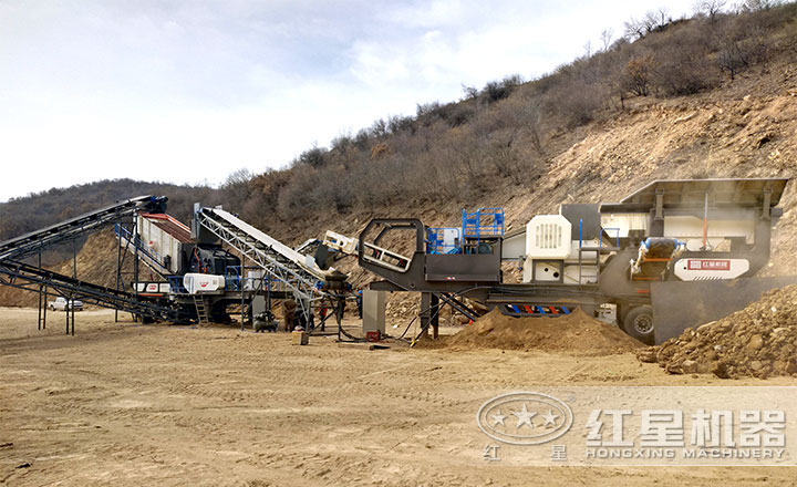 移動破碎設(shè)備兩臺聯(lián)機現(xiàn)場 移動破碎設(shè)備兩臺聯(lián)機現(xiàn)場