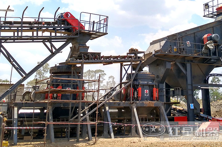 圓錐破碎機(jī)作業(yè)現(xiàn)場(chǎng) 圓錐破碎機(jī)作業(yè)現(xiàn)場(chǎng)