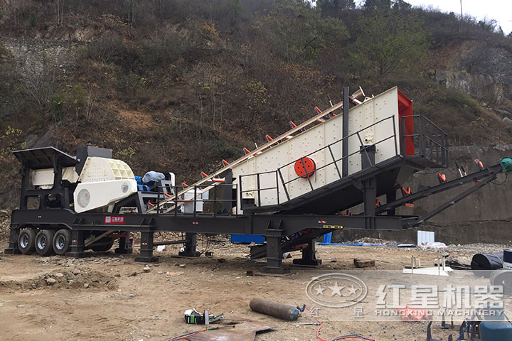 可移動式碎石機作業(yè)現(xiàn)場 可移動式碎石機作業(yè)現(xiàn)場