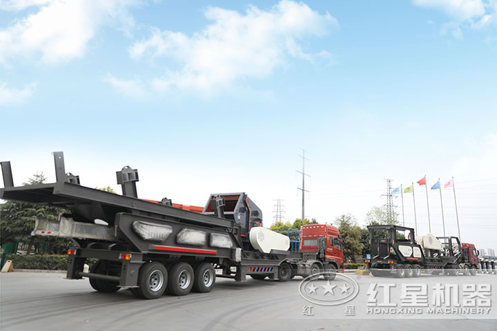 移動(dòng)破碎站發(fā)貨現(xiàn)場(chǎng) 移動(dòng)破碎站發(fā)貨現(xiàn)場(chǎng)