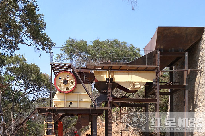 煤矸石粉碎機(jī)安裝現(xiàn)場 煤矸石粉碎機(jī)安裝現(xiàn)場