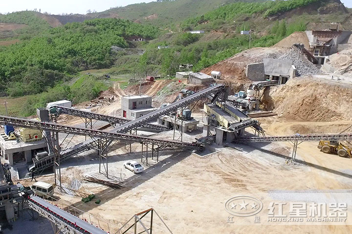 時(shí)產(chǎn)200石子破碎機(jī)生產(chǎn)現(xiàn)場(chǎng)，可就近安排參觀(guān)