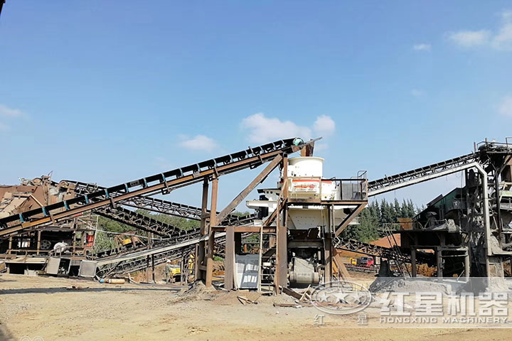 人工制沙現(xiàn)場 人工制沙現(xiàn)場