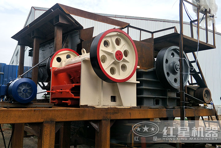 顎式破碎機(jī)現(xiàn)場 顎式破碎機(jī)現(xiàn)場