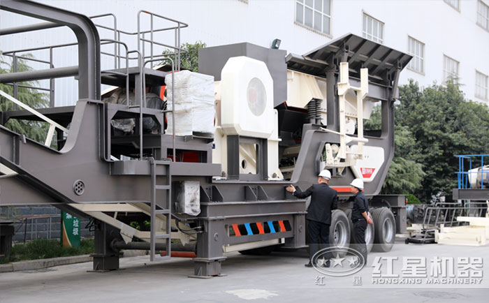 客戶參觀移動(dòng)破碎站 客戶參觀移動(dòng)破碎站