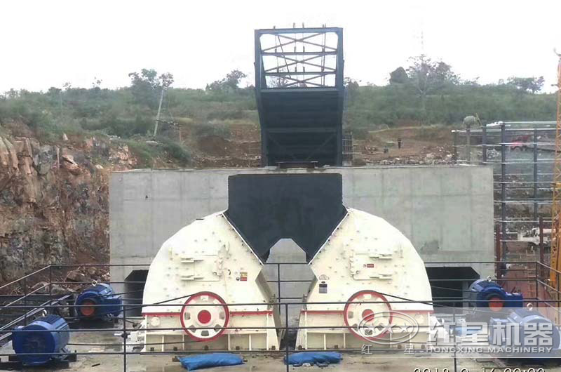 新型重錘破工作現(xiàn)場(chǎng) 新型重錘破工作現(xiàn)場(chǎng)