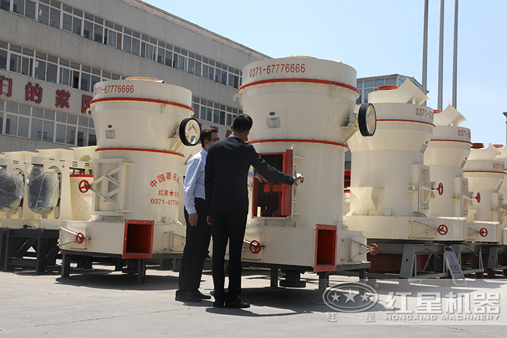 客戶到廠考察雷蒙磨 客戶到廠考察雷蒙磨