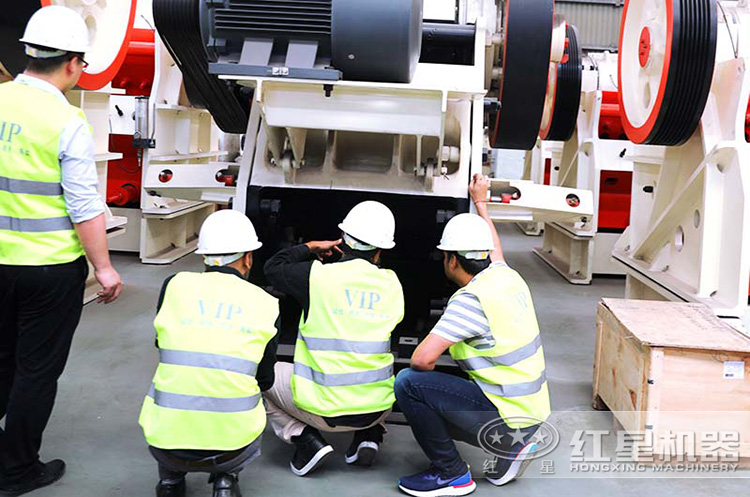 客戶正在參觀紅星破碎機 客戶正在參觀紅星破碎機