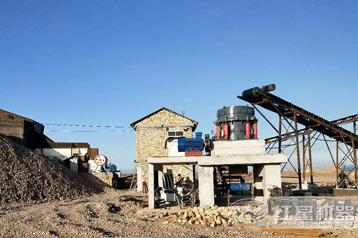 加工石子的破碎機(jī)作業(yè)現(xiàn)場 加工石子的破碎機(jī)作業(yè)現(xiàn)場