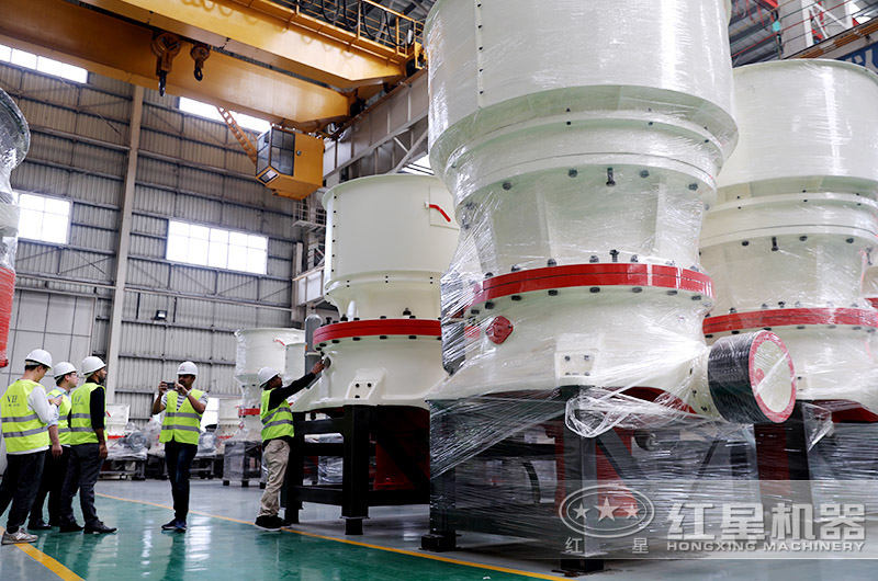 客戶參觀圖單缸圓錐破碎機(jī) 客戶參觀圖單缸圓錐破碎機(jī)