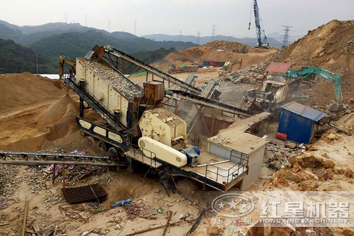 粉碎建筑垃圾的機(jī)器現(xiàn)場(chǎng) 粉碎建筑垃圾的機(jī)器現(xiàn)場(chǎng)