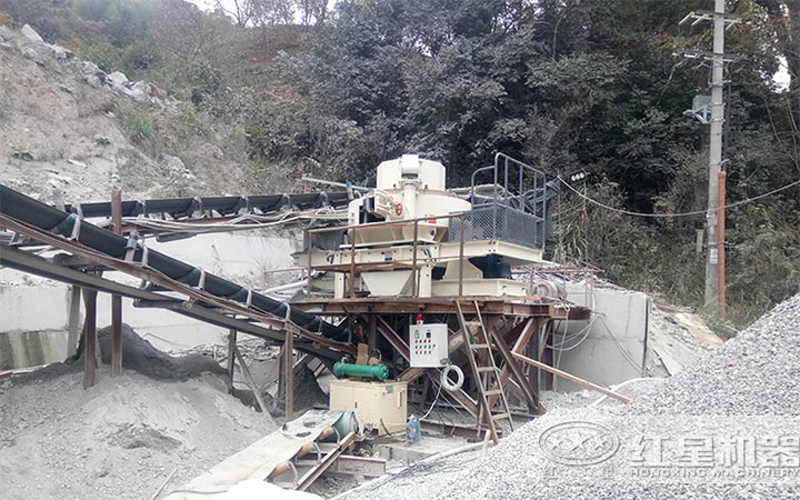 青石制砂機現(xiàn)場 青石制砂機現(xiàn)場