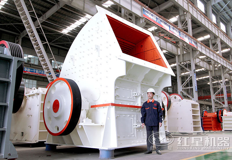 時產(chǎn)2000噸的PCZ型重錘式破碎機(jī) 時產(chǎn)2000噸的PCZ型重錘式破碎機(jī)