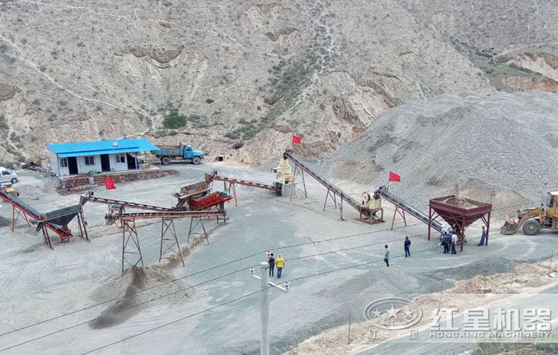 鵝卵石治沙機(jī)器現(xiàn)場 鵝卵石治沙機(jī)器現(xiàn)場