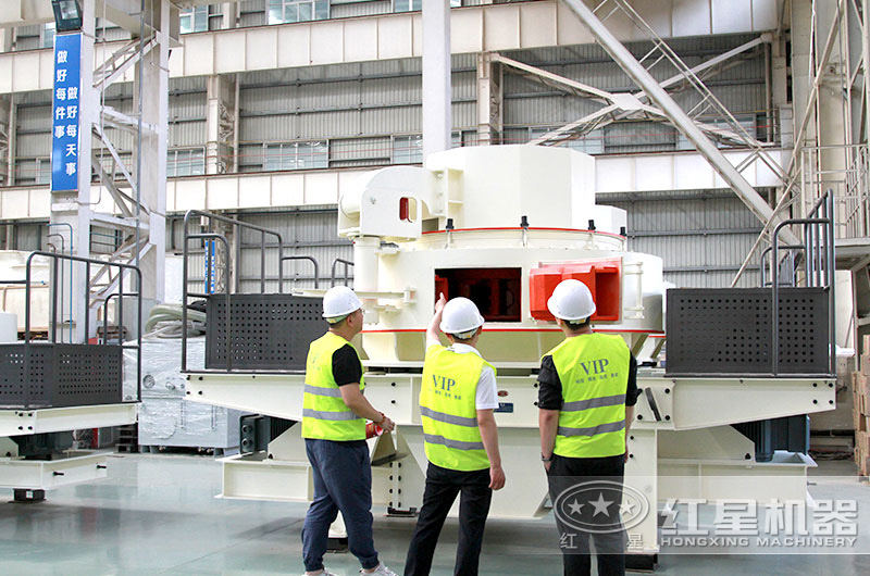 客戶在制砂機車間參觀 客戶在制砂機車間參觀