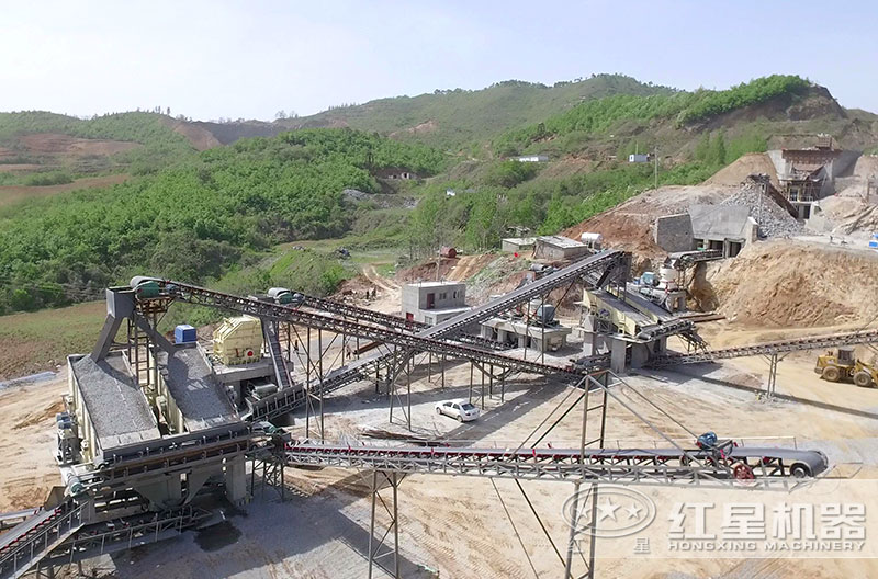 大型破碎生產(chǎn)線現(xiàn)場 大型破碎生產(chǎn)線現(xiàn)場