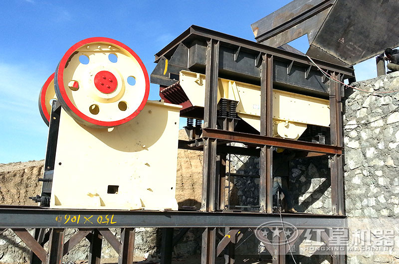 顎式破碎機安裝調試現(xiàn)場 顎式破碎機安裝調試現(xiàn)場