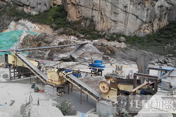 反擊式破碎機(jī)檢修實(shí)拍 反擊式破碎機(jī)檢修實(shí)拍