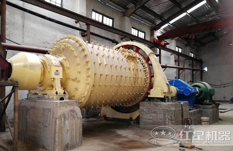 球磨機(jī)作業(yè)現(xiàn)場 球磨機(jī)作業(yè)現(xiàn)場