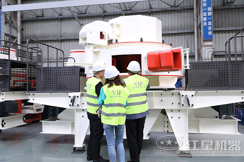 客戶參觀制砂機(jī) 客戶參觀制砂機(jī)