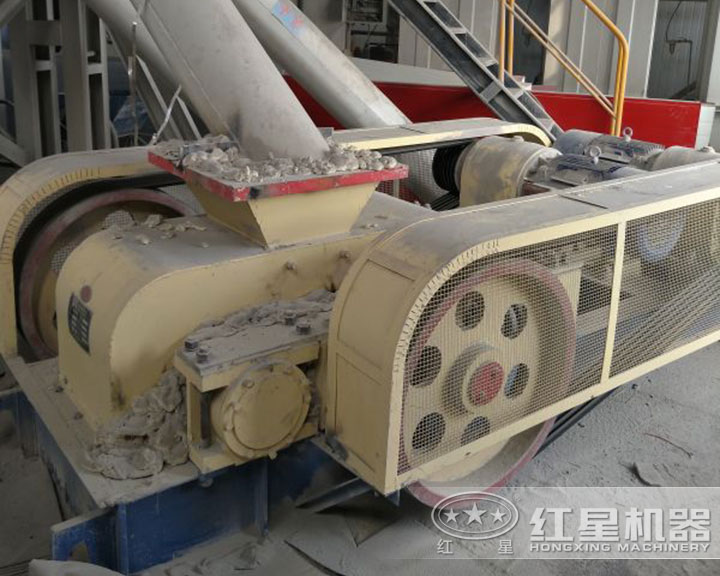 對(duì)輥破碎機(jī)生產(chǎn)現(xiàn)場(chǎng) 對(duì)輥破碎機(jī)生產(chǎn)現(xiàn)場(chǎng)