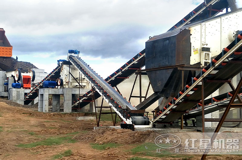 小型砂石粉碎機現(xiàn)場 小型砂石粉碎機現(xiàn)場