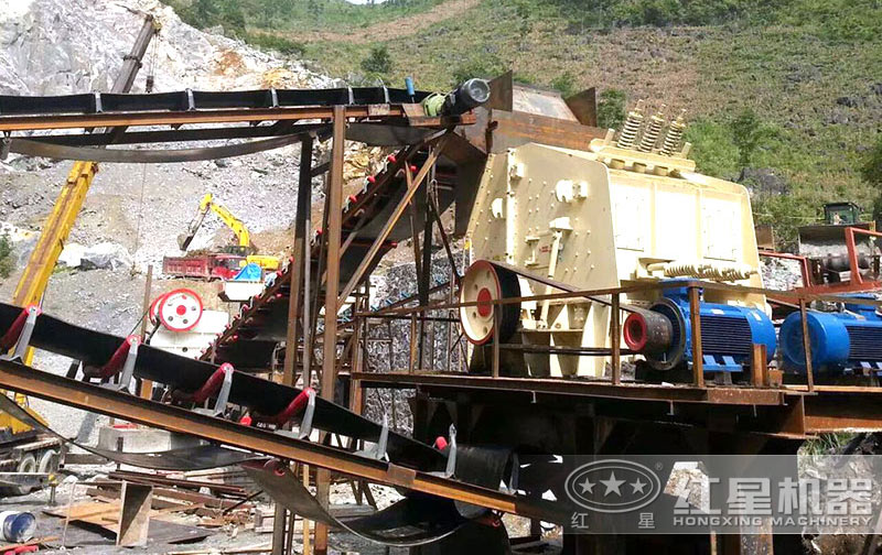 破碎機(jī)作業(yè)現(xiàn)場(chǎng) 破碎機(jī)作業(yè)現(xiàn)場(chǎng)