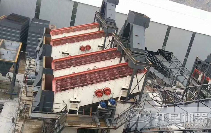 振動篩作業(yè)現(xiàn)場 振動篩作業(yè)現(xiàn)場