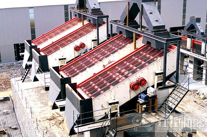 振動(dòng)砂石分離機(jī)作業(yè)現(xiàn)場(chǎng) 振動(dòng)砂石分離機(jī)作業(yè)現(xiàn)場(chǎng)