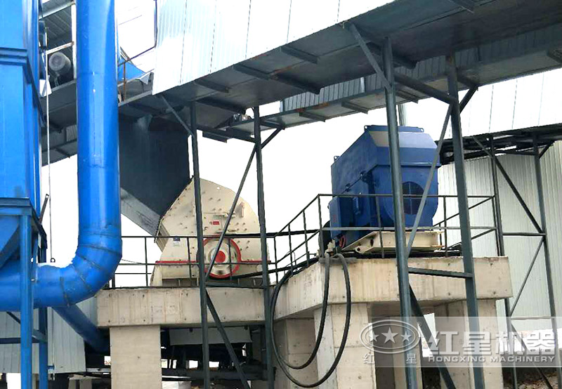 石頭錘式破碎機作業(yè)現(xiàn)場 石頭錘式破碎機作業(yè)現(xiàn)場