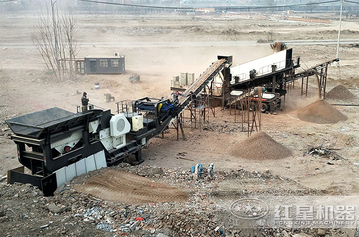 流動(dòng)碎石機(jī)作業(yè)現(xiàn)場(chǎng) 流動(dòng)碎石機(jī)作業(yè)現(xiàn)場(chǎng)