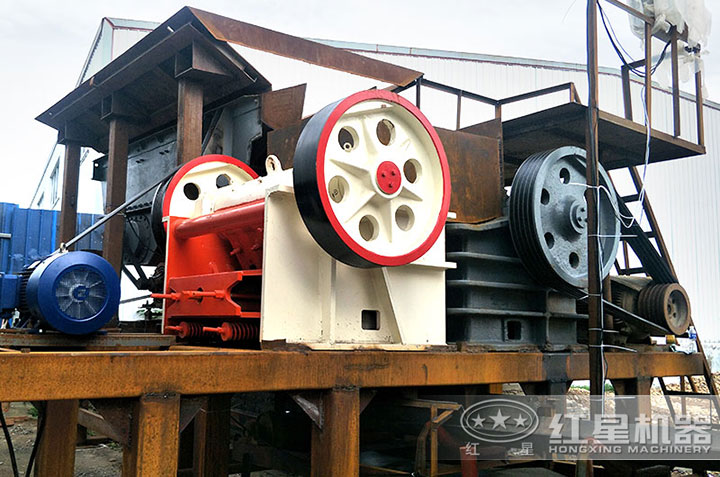 顎式破碎機(jī)現(xiàn)場(chǎng)實(shí)拍 顎式破碎機(jī)現(xiàn)場(chǎng)實(shí)拍