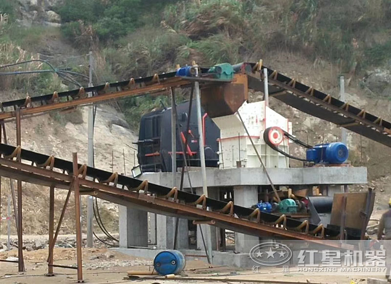 細(xì)碎機(jī)作業(yè)現(xiàn)場 細(xì)碎機(jī)作業(yè)現(xiàn)場