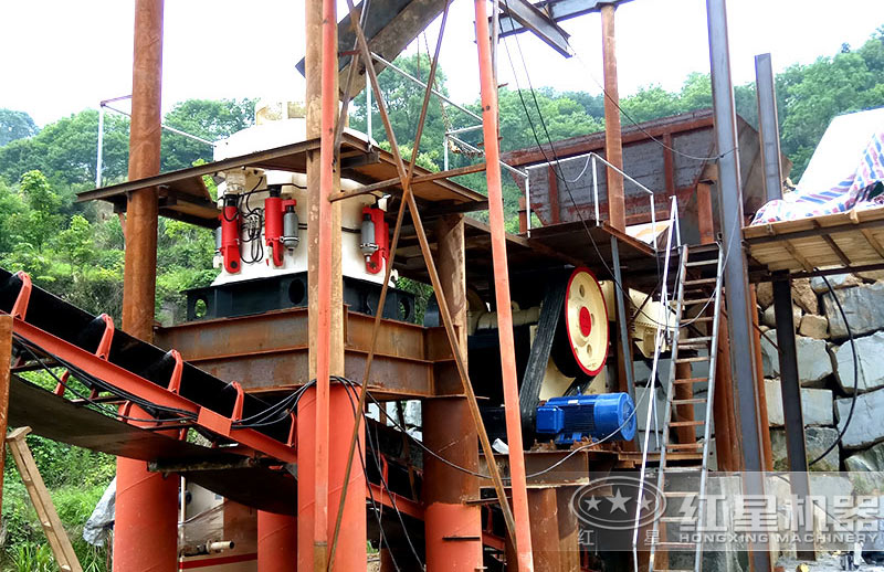 多缸液壓圓錐破作業(yè)現場 多缸液壓圓錐破作業(yè)現場