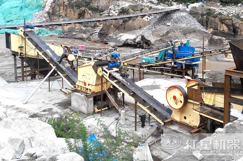 沙場(chǎng)設(shè)備安裝現(xiàn)場(chǎng) 沙場(chǎng)設(shè)備安裝現(xiàn)場(chǎng)