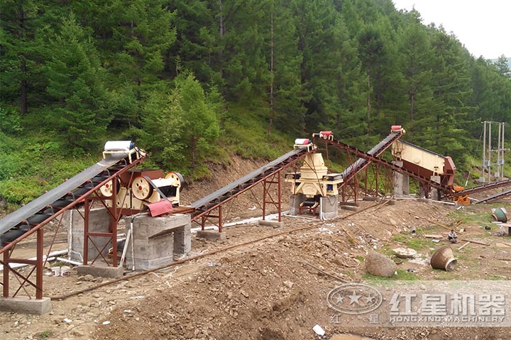 小型鄂式石子粉碎機客戶現(xiàn)場 小型鄂式石子粉碎機客戶現(xiàn)場