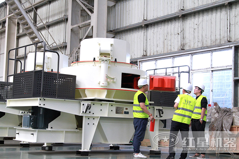 客戶參觀磨料制砂機車間 客戶參觀磨料制砂機車間