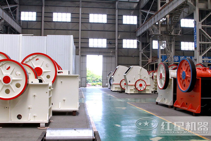 小型破石子機(jī)車間實(shí)拍 小型破石子機(jī)車間實(shí)拍