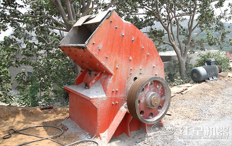 錘式細(xì)碎機(jī)安裝調(diào)試現(xiàn)場 錘式細(xì)碎機(jī)安裝調(diào)試現(xiàn)場