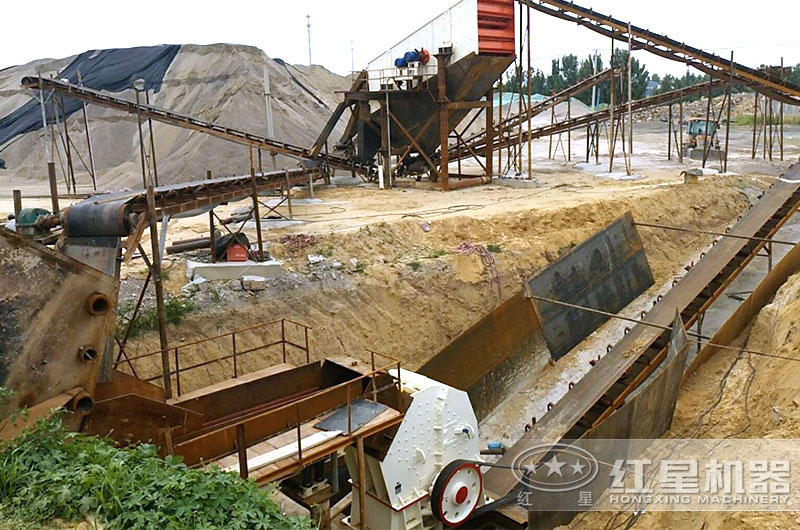 PCZ型錘片式粉碎機(jī)現(xiàn)場(chǎng) PCZ型錘片式粉碎機(jī)現(xiàn)場(chǎng)