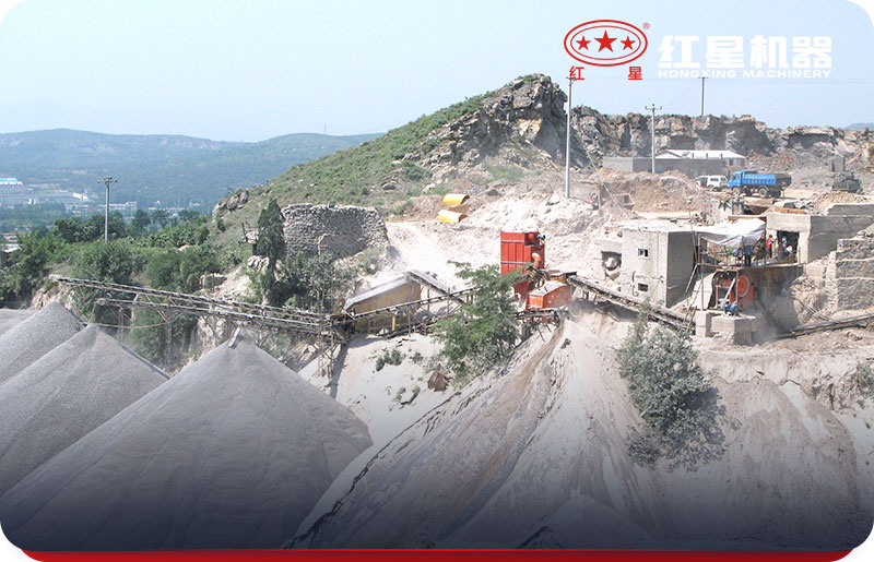 小型機(jī)制砂廠現(xiàn)場(chǎng) 小型機(jī)制砂廠現(xiàn)場(chǎng)