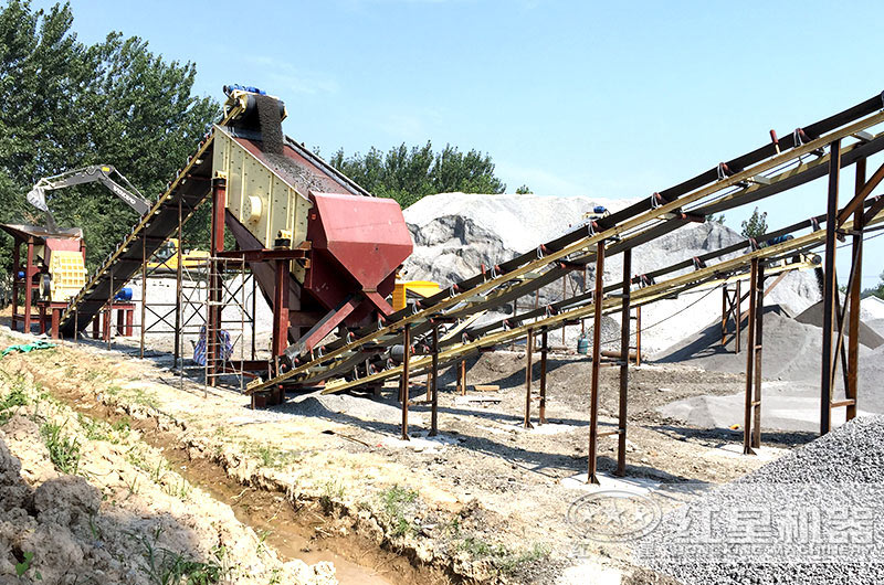 小型破碎生產(chǎn)線側(cè)面 小型破碎生產(chǎn)線側(cè)面